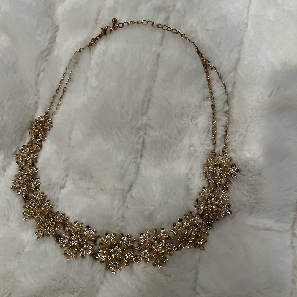 Short intricate floral design necklace
